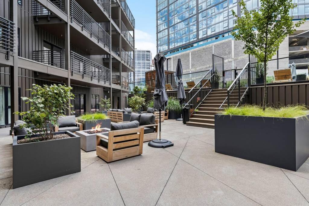 Skyline View, Pool, Gym, Balcony'S, Walk To Bway! Apartamento Nashville Exterior foto