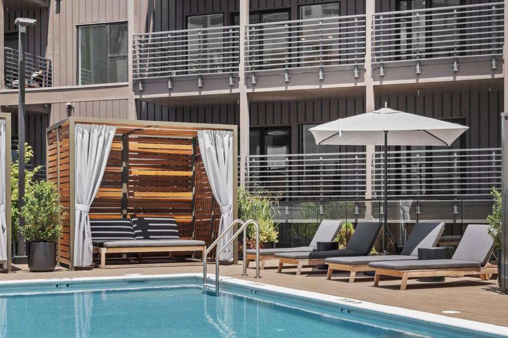 Skyline View, Pool, Gym, Balcony'S, Walk To Bway! Apartamento Nashville Exterior foto