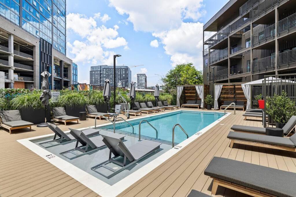 Skyline View, Pool, Gym, Balcony'S, Walk To Bway! Apartamento Nashville Exterior foto