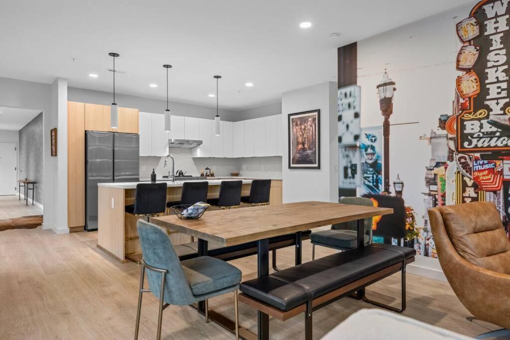 Skyline View, Pool, Gym, Balcony'S, Walk To Bway! Apartamento Nashville Exterior foto