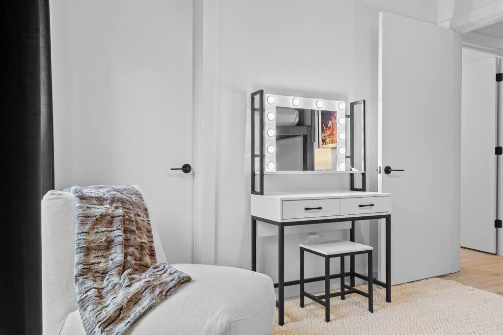 Skyline View, Pool, Gym, Balcony'S, Walk To Bway! Apartamento Nashville Exterior foto