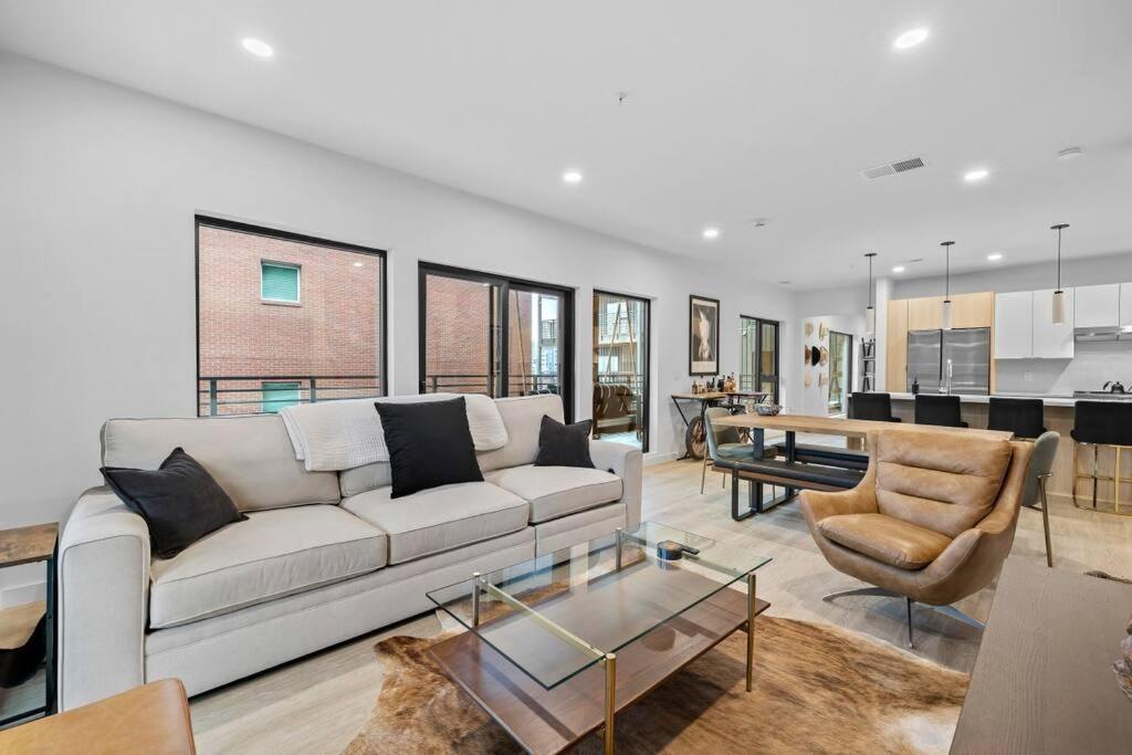 Skyline View, Pool, Gym, Balcony'S, Walk To Bway! Apartamento Nashville Exterior foto