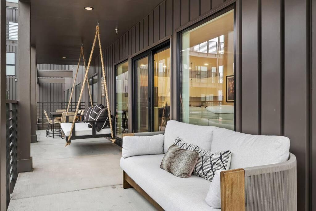 Skyline View, Pool, Gym, Balcony'S, Walk To Bway! Apartamento Nashville Exterior foto