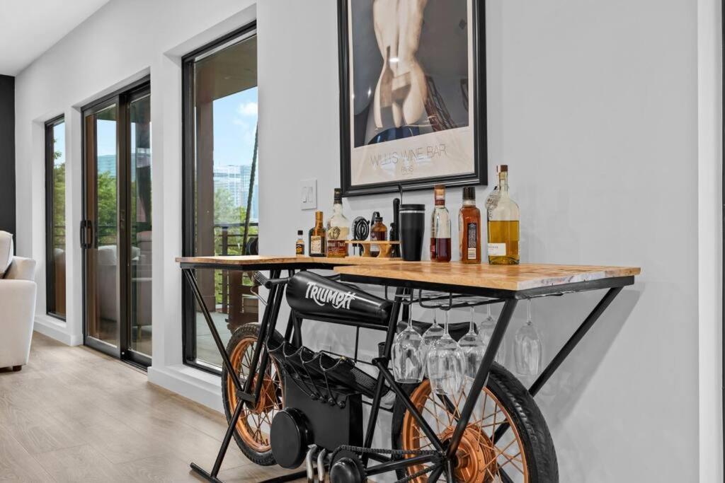 Skyline View, Pool, Gym, Balcony'S, Walk To Bway! Apartamento Nashville Exterior foto