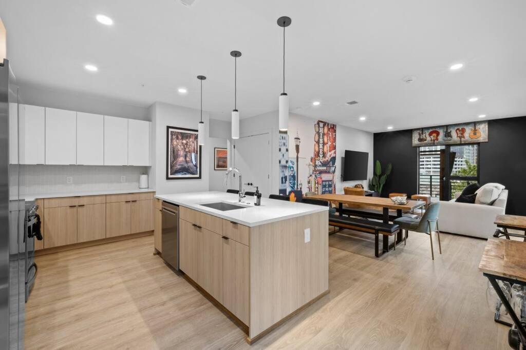 Skyline View, Pool, Gym, Balcony'S, Walk To Bway! Apartamento Nashville Exterior foto