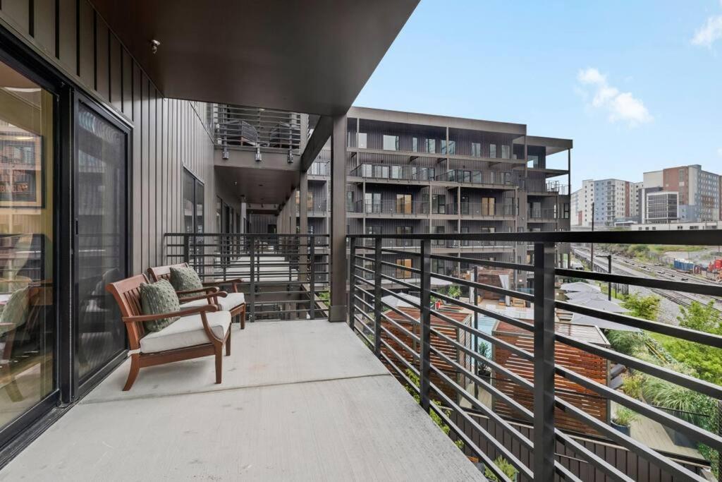 Skyline View, Pool, Gym, Balcony'S, Walk To Bway! Apartamento Nashville Exterior foto