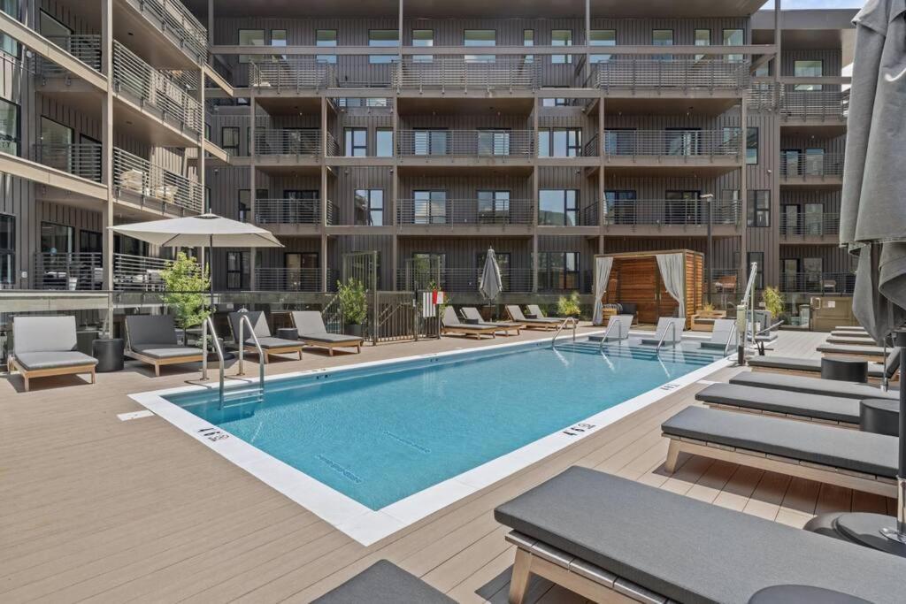Skyline View, Pool, Gym, Balcony'S, Walk To Bway! Apartamento Nashville Exterior foto